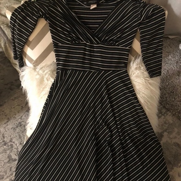 ALYN PAIGE striped dress - Picture 1 of 3